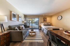 Charming Deluxe Studio w/Lake View #246 at Donner Lake Village Truckee